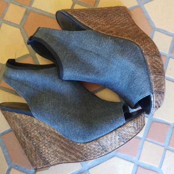 Stuart Weitzman High High Wicker Wedges - Picture 6 of 8